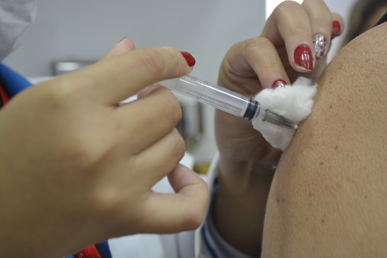 Maricá suspende temporariamente a vacinação contra a Covid-19 por falta de doses