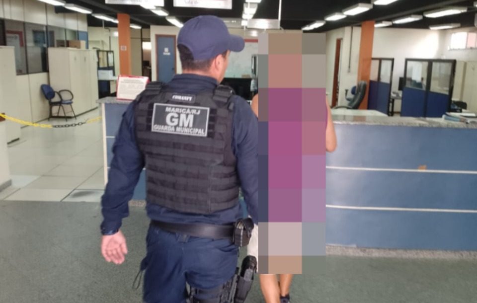 Maricá: Guarda Municipal aborda homem suspeito de ato obsceno dentro de ônibus em Araçatiba